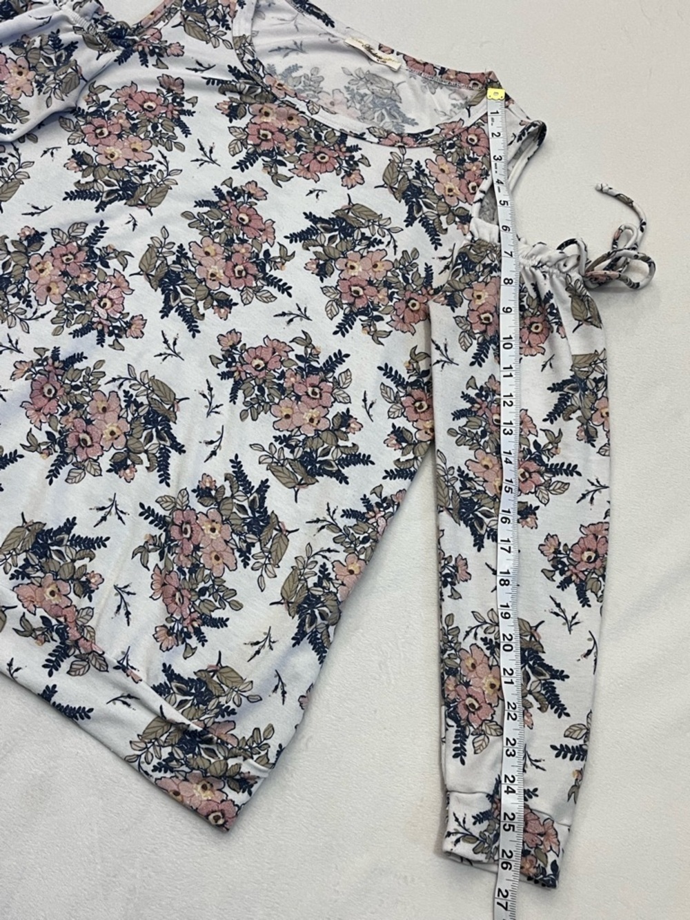 ANDRÉE BY UNIT Women’s White Floral Print Cold Shoulder Blush Pink Blouse Top - Picture 10 of 16